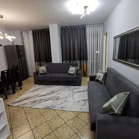 Elda Yellow Palace, Pazari I Ri ティラナ