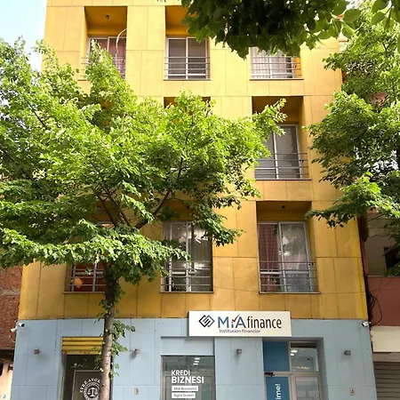 Elda Yellow Palace, Pazari I Ri * ティラナ