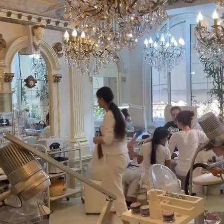 Elda Yellow Palace, Pazari I Ri アパート *