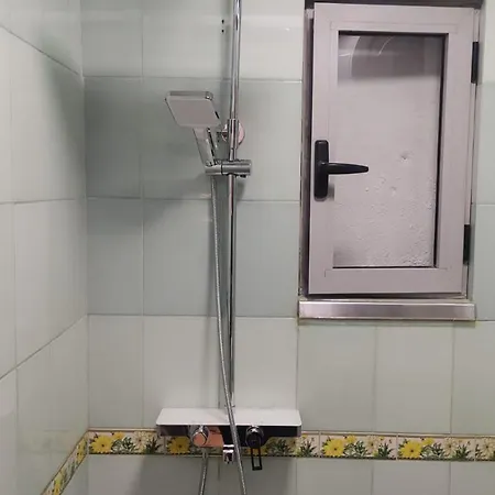 Elda Yellow Palace, Pazari I Ri アパート *