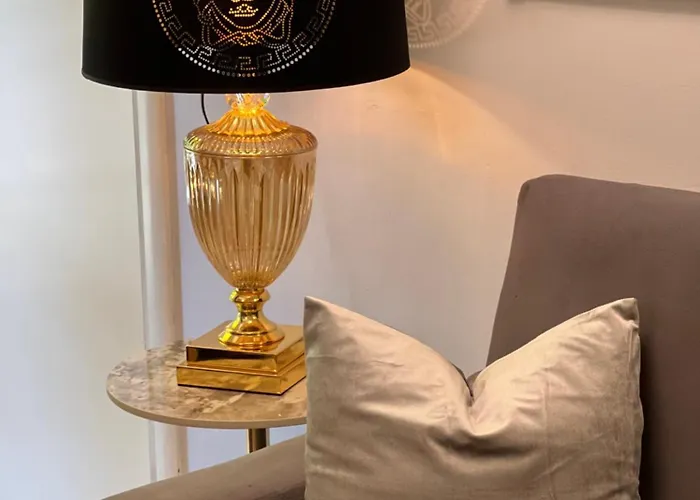 Elda Yellow Palace, Pazari I Ri تيرانا