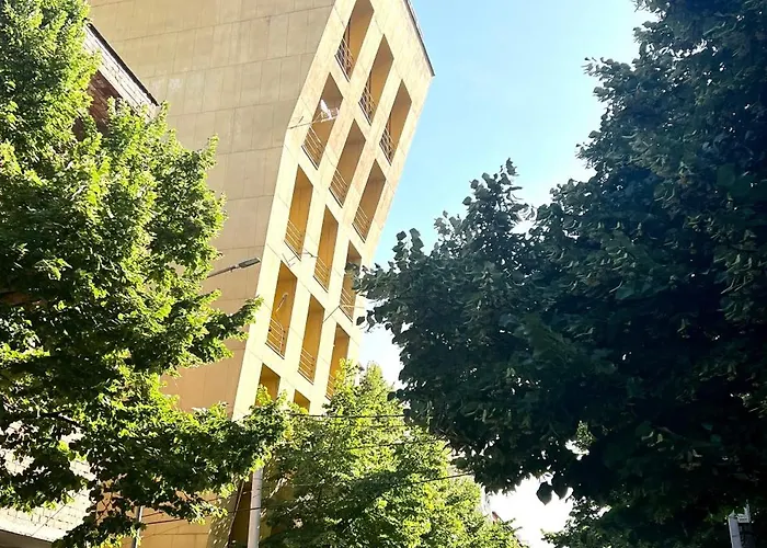 Elda Yellow Palace, Pazari I Ri شقة