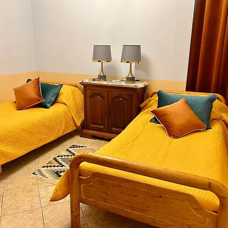 Elda Yellow Palace, Pazari I Ri 公寓