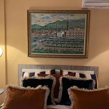Elda Yellow Palace, Pazari I Ri * 地拉那