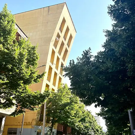 Elda Yellow Palace, Pazari I Ri 公寓