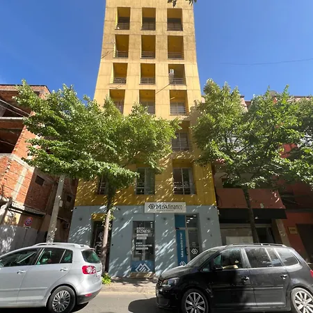 Elda Yellow Palace, Pazari I Ri 公寓 *