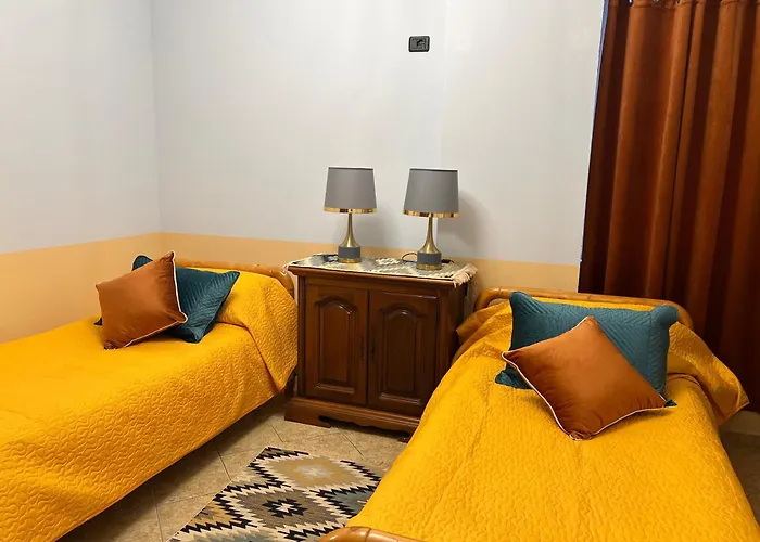 Elda Yellow Palace, Pazari I Ri Tirana
